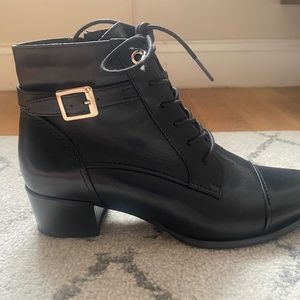Brand new Regarde le Ciel boots